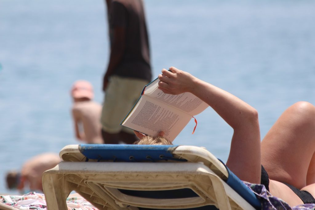 reading, beach, cultures-3619469.jpg